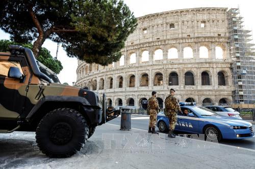 Italy bắt thêm 2 người Syria dùng hộ chiếu giả ảnh 1